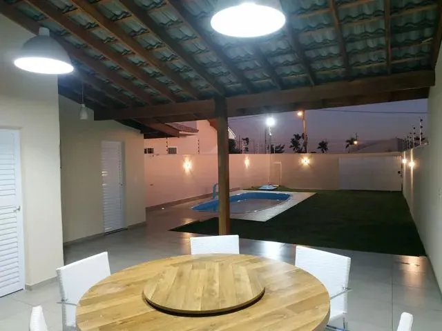 Imagem: A casa possui 1 Dormitório, 3 Vagas na garagem e está