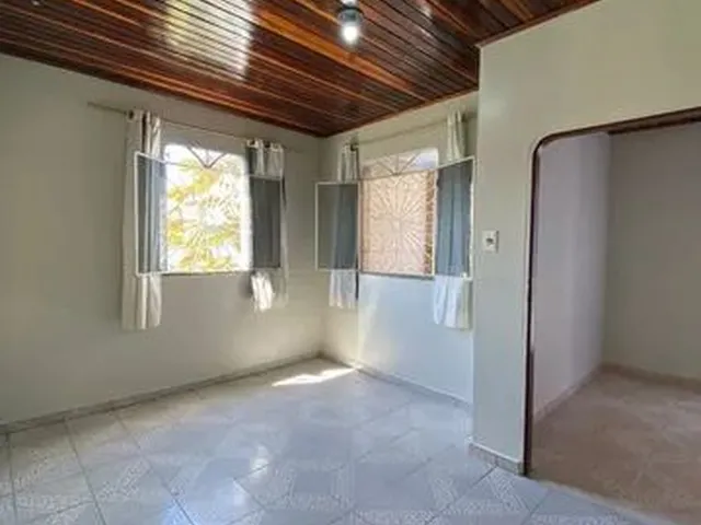 Imagem: Casa com 03 Quartos Reformada Próximo Ao
