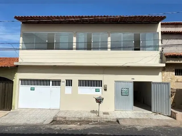 Imagem: A casa possui 4 Dormitórios, 1 Suíte, 2 Banheiros, 3