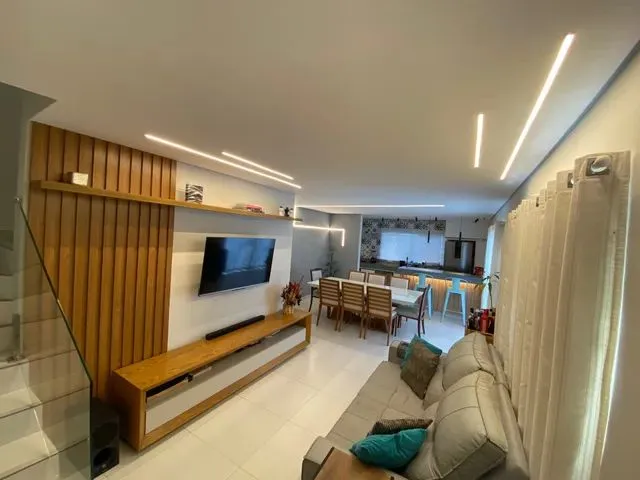 Imagem: A casa possui 3 Dormitórios, 3 Suítes, 4 Banheiros, 2