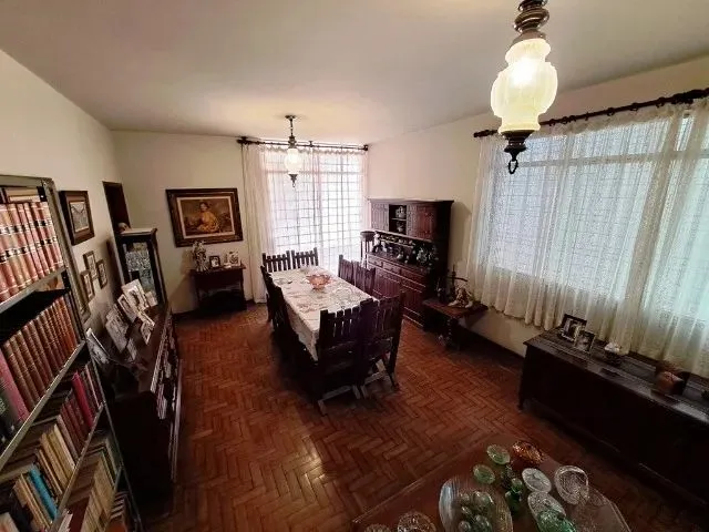 Imagem: A casa possui 4 Dormitórios, 2 Suítes, 4 Banheiros, 2