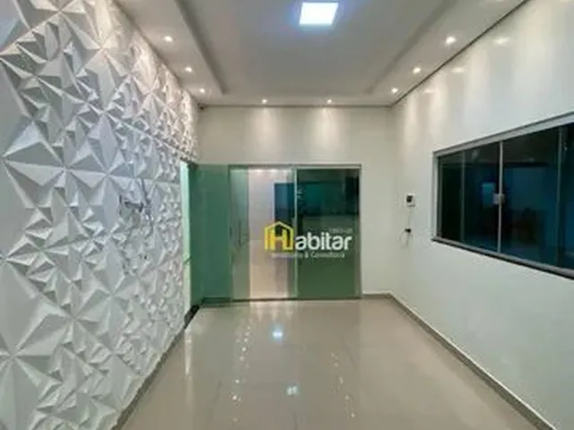 Imagem: A casa possui 4 Dormitórios, 1 Suíte, 2 Banheiros, 2