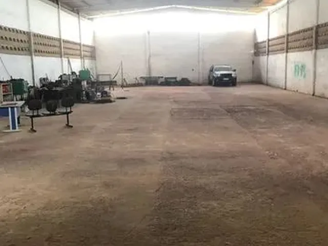 Imagem: Terreno com 2 Galpões no Distrito Industrial