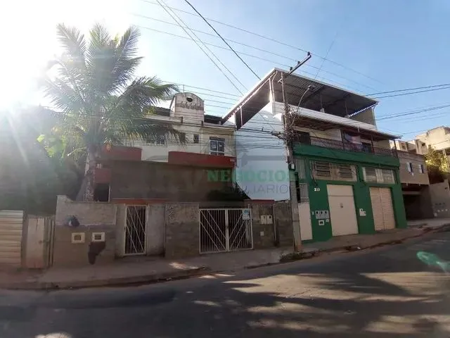 Imagem: )(- Muito Bem Localizada! Casa de Vila