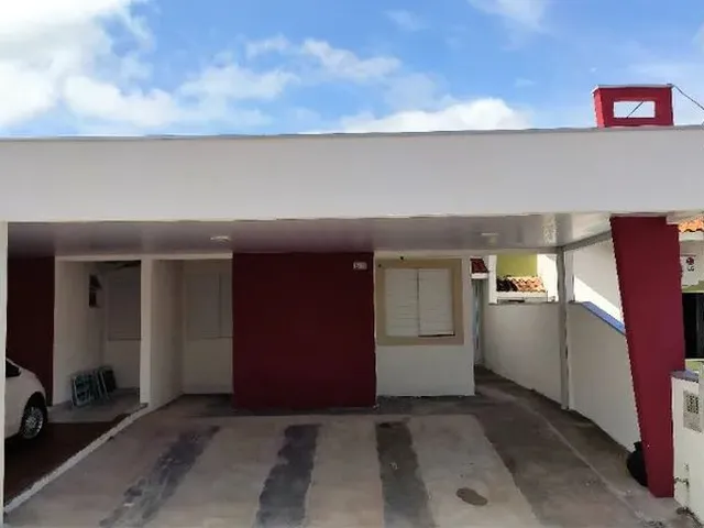 Imagem: A casa em condomínio possui 3 Dormitórios, 1 Suíte, 3 Banheiros