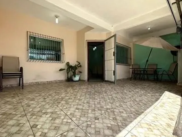 Imagem 1: Casa com 4 Dormitórios À Venda em Contagem