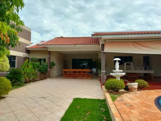 Imagem: Casa Semimobiliada com 4 Quartos Sendo Um