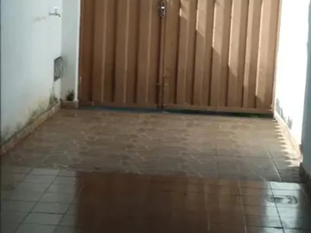 Imagem: Aluga-Se Imóvel (2 Quartos) no Bairro