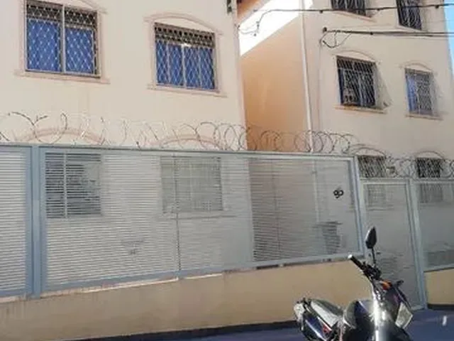 Imagem: Apto Dois Quartos Grande, de Fundos. Rua