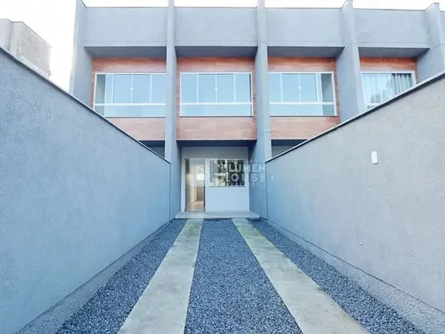 Imagem: Sobrado com 2 Suítes no Bairro Escola Agrícola!