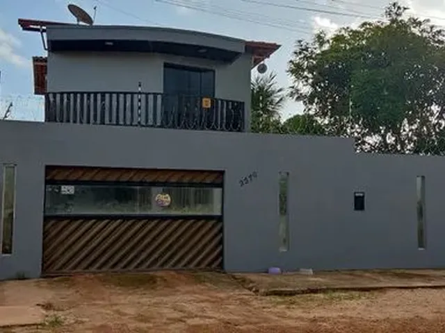 Imagem: A casa possui 2 Dormitórios, 4 Banheiros, 4 Vagas na