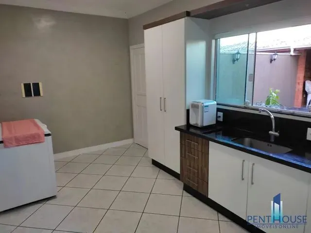 Imagem 2: Casa para Venda em Camboriú, Centro, 3 Dormitórios, 2 Suítes, 3 Banheiros, 2 Vagas