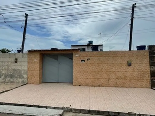 Imagem: A casa possui 4 Dormitórios, 2 Suítes, 3 Banheiros, 1