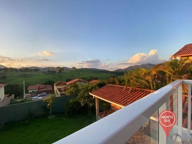 Imagem: Casa com 4 Dormitórios À Venda, 200 M²