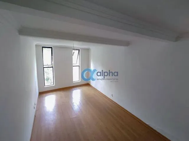 Imagem: O apartamento possui 1 Dormitório, 1 Banheiro, 1 Vaga na