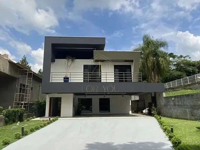 Imagem: A casa possui 4 Dormitórios, 4 Suítes, 5 Banheiros, 5
