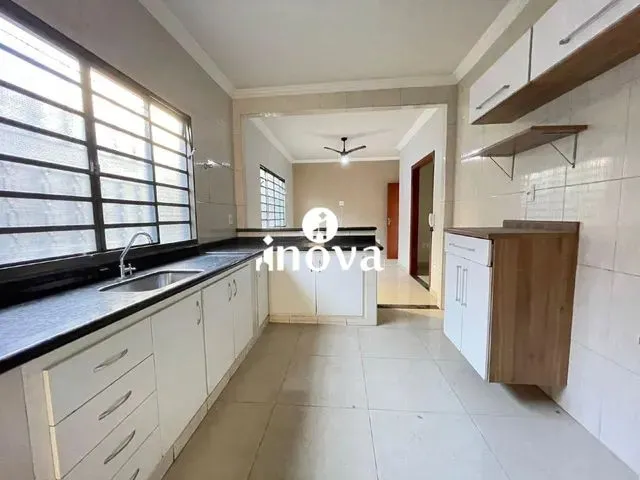 Imagem 12: Casa para Aluguel, 3 Quartos, 1 Suíte, 3 Vagas, Nenê Gomes, Jardim - Uberaba/Mg