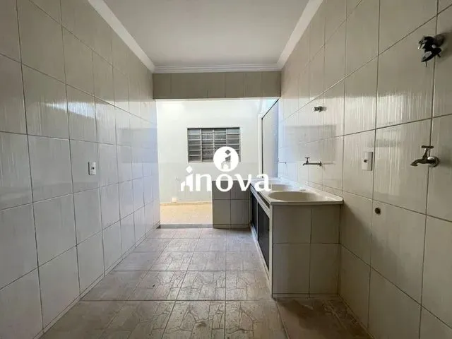 Imagem 7: Casa para Aluguel, 3 Quartos, 1 Suíte, 3 Vagas, Nenê Gomes, Jardim - Uberaba/Mg