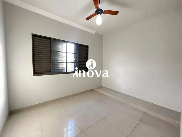 Imagem 4: Casa para Aluguel, 3 Quartos, 1 Suíte, 3 Vagas, Nenê Gomes, Jardim - Uberaba/Mg