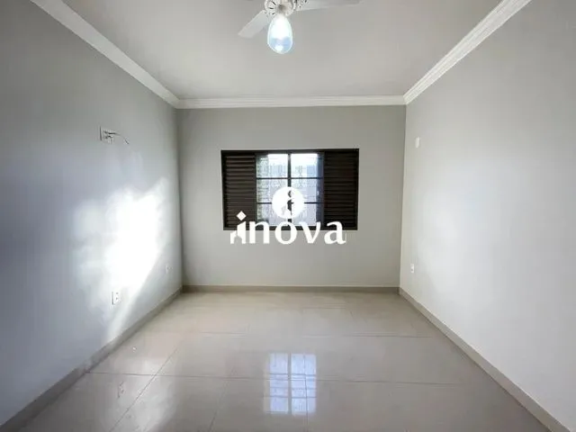 Imagem 13: Casa para Aluguel, 3 Quartos, 1 Suíte, 3 Vagas, Nenê Gomes, Jardim - Uberaba/Mg
