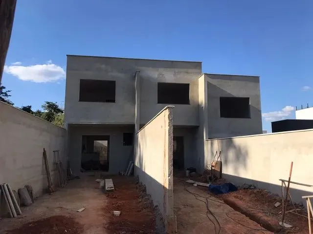 Imagem: Casa a Venda Entrada Individual com Quintal