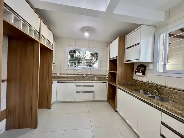 Imagem 11: Casa 4 Dormitórios em Coqueiros