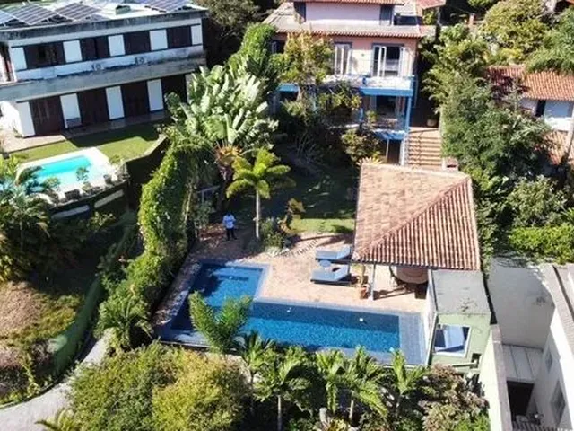 Imagem: Casa com 4 Dormitórios À Venda, 700 M²