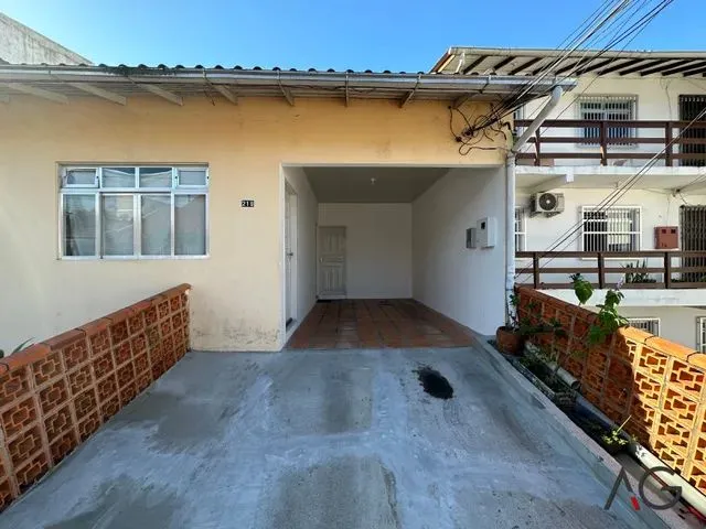 Imagem 10: Piso Superior de Casa com 80 M² e 3 Quartos em Capoeiras - Florianópolis - Sc