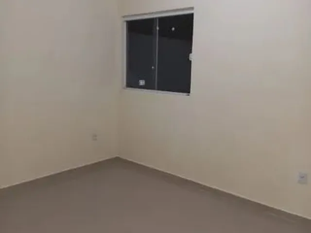 Imagem: A casa possui 2 Dormitórios, 1 Suíte, 2 Banheiros, 2
