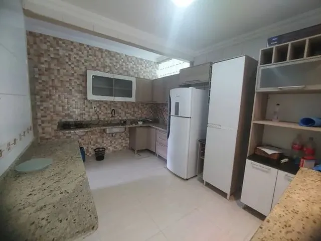 Imagem 2: Alugo Casa com 3 Suites e 4 Vagas de Garagem