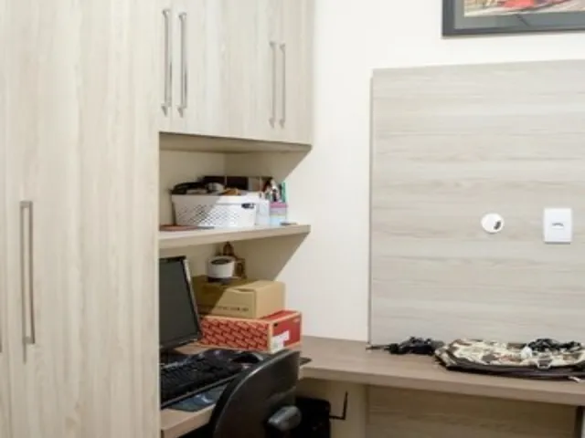 Imagem: O apartamento possui 3 Dormitórios, 1 Suíte, 1 Banheiro,