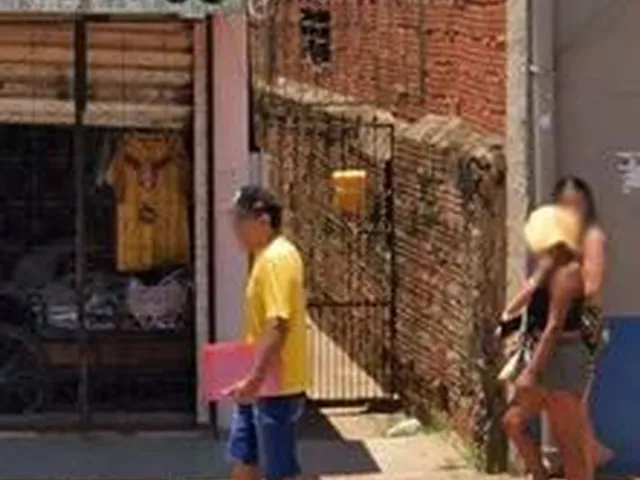 Imagem: A casa possui 3 Dormitórios, 2 Banheiros, 330m² de Área
