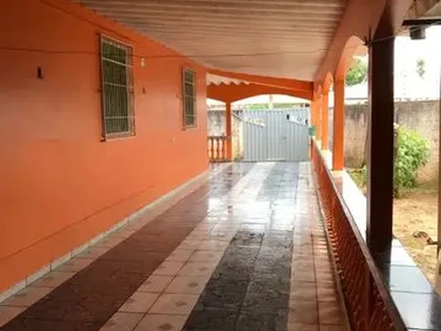 Imagem: A casa possui 2 Dormitórios, 1 Banheiro, 3 Vagas na
