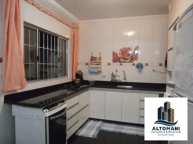 Imagem: A casa possui 2 Dormitórios, 1 Banheiro, 2 Vagas na