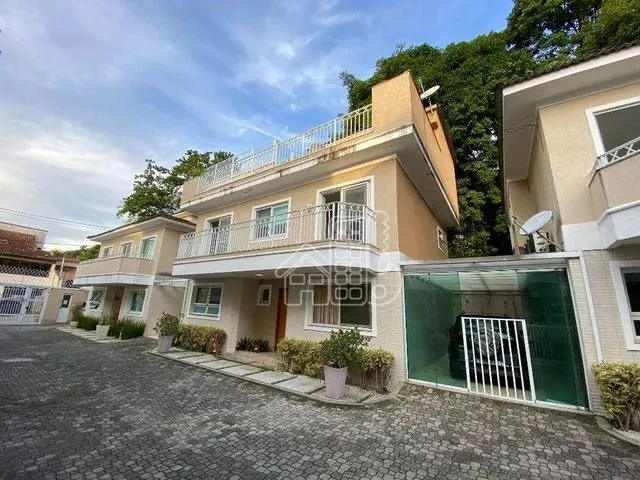 Imagem: Casa com 4 Dormitórios À Venda, 250 M²