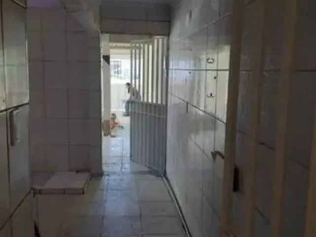 Imagem 2: Casa para Venda Possui 130 Metros Quadrados com 3 Quartos em Coqueiro - Belém - Pará