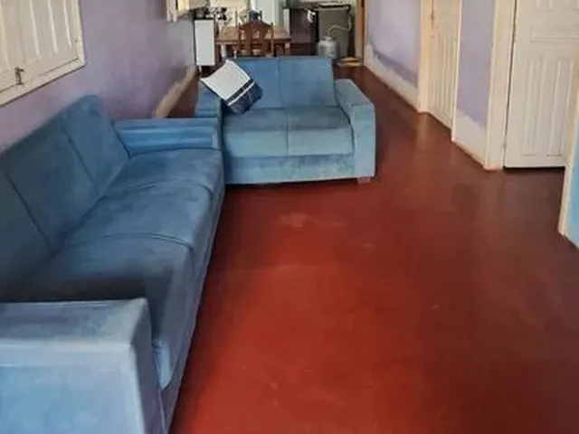 Imagem: A casa possui 2 Dormitórios, 1 Suíte, 2 Banheiros, 3