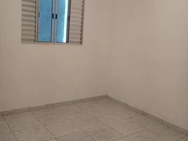 Imagem: A casa possui 1 Dormitório, 1 Banheiro e está localizado
