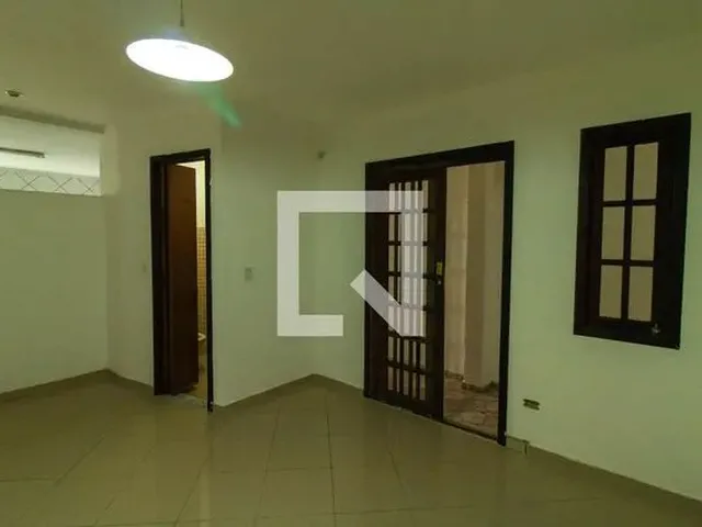 Imagem: A casa possui 2 Dormitórios, 2 Banheiros, 1 Vaga na
