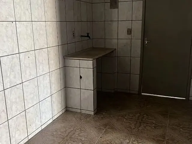 Imagem: Gentil Meireles,Um Quarto, Estacionamento