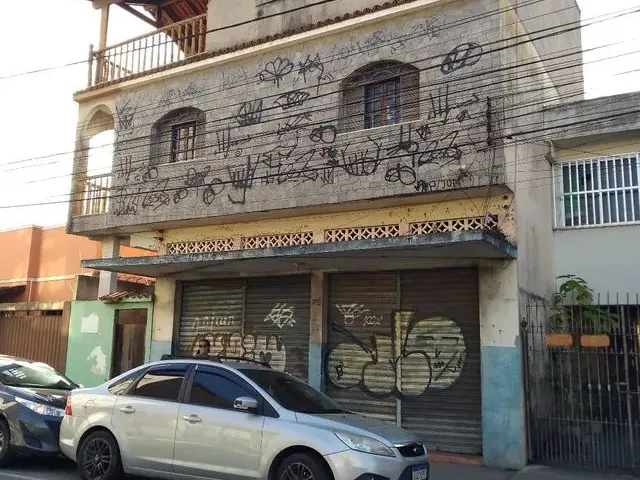 Imagem: O apartamento possui 2 Dormitórios, 1 Banheiro, 300m² de
