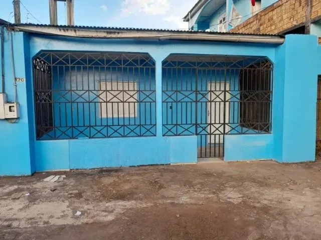 Imagem: A casa possui 2 Dormitórios, 1 Banheiro e está localizado
