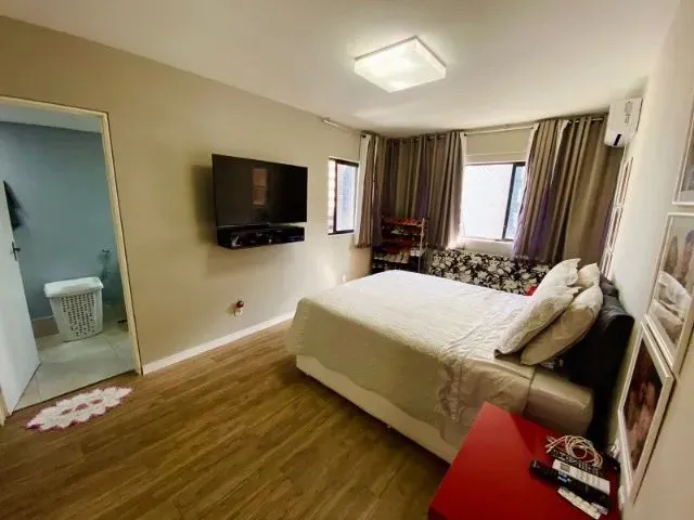 Imagem 2: 3 Quartos Sendo Uma Suite, Disponível para Venda
