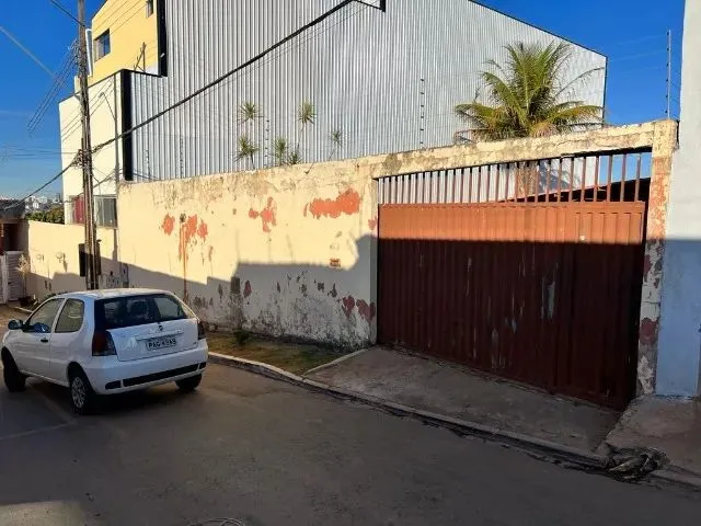 Imagem: A casa em condomínio possui 3 Dormitórios, 2 Banheiros, 5