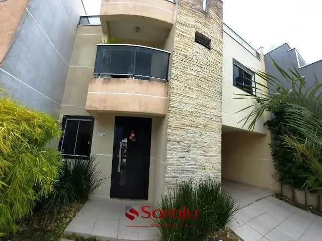 Imagem: Saraju Imóveis Vende Triplex em Condominio