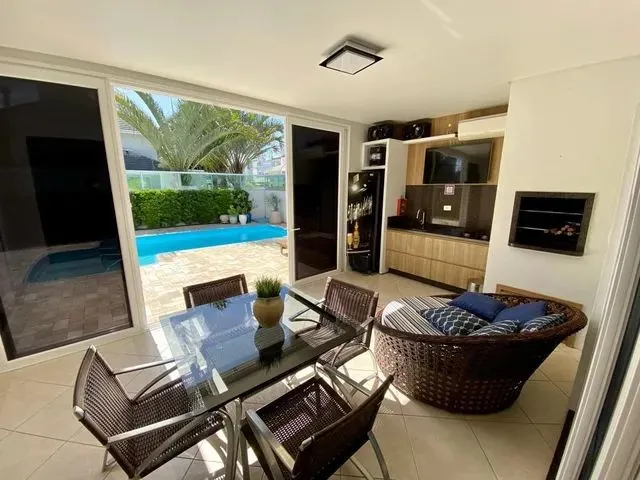 Imagem 2: Casa para Locação em Florianópolis, Jurerê Internacional, 3 Dormitórios, 3 Suítes