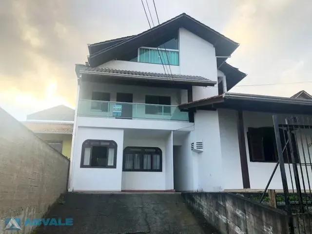Imagem: O apartamento possui 2 Dormitórios, 1 Banheiro, 1 Vaga na