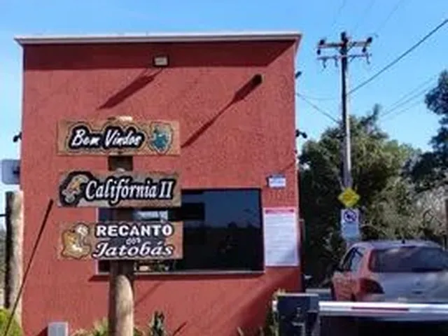 Imagem: A casa em condomínio possui 2 Dormitórios, 2 Banheiros, 5