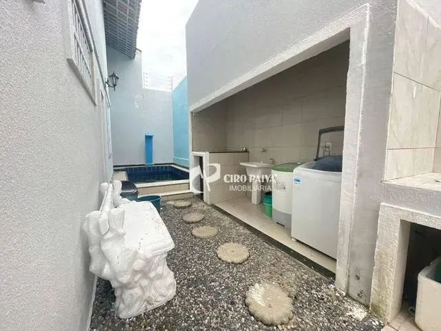 Imagem 2: Casa com 4 Dormitórios À Venda, 250 M² por R$ 980.000,00 - de Lourdes - Fortaleza/Ce