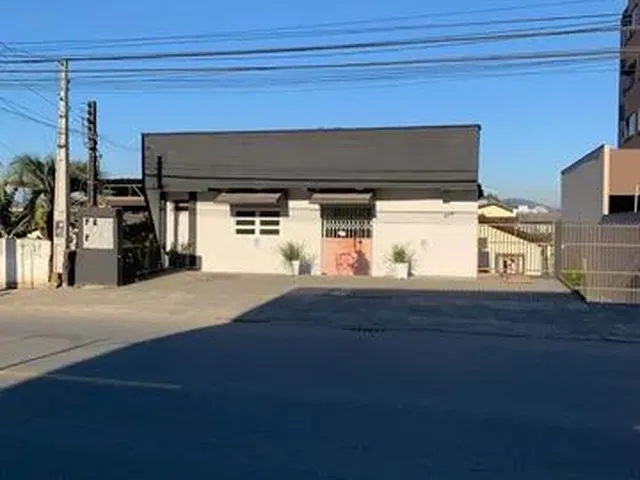 Imagem: O depósito possui 2 Dormitórios, 3 Banheiros, 5 Vagas na